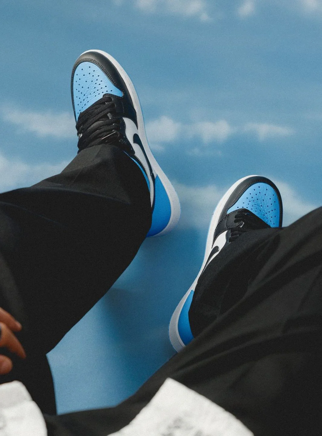 Air Jordan 1 Retro High OG UNC Toe - Image 10