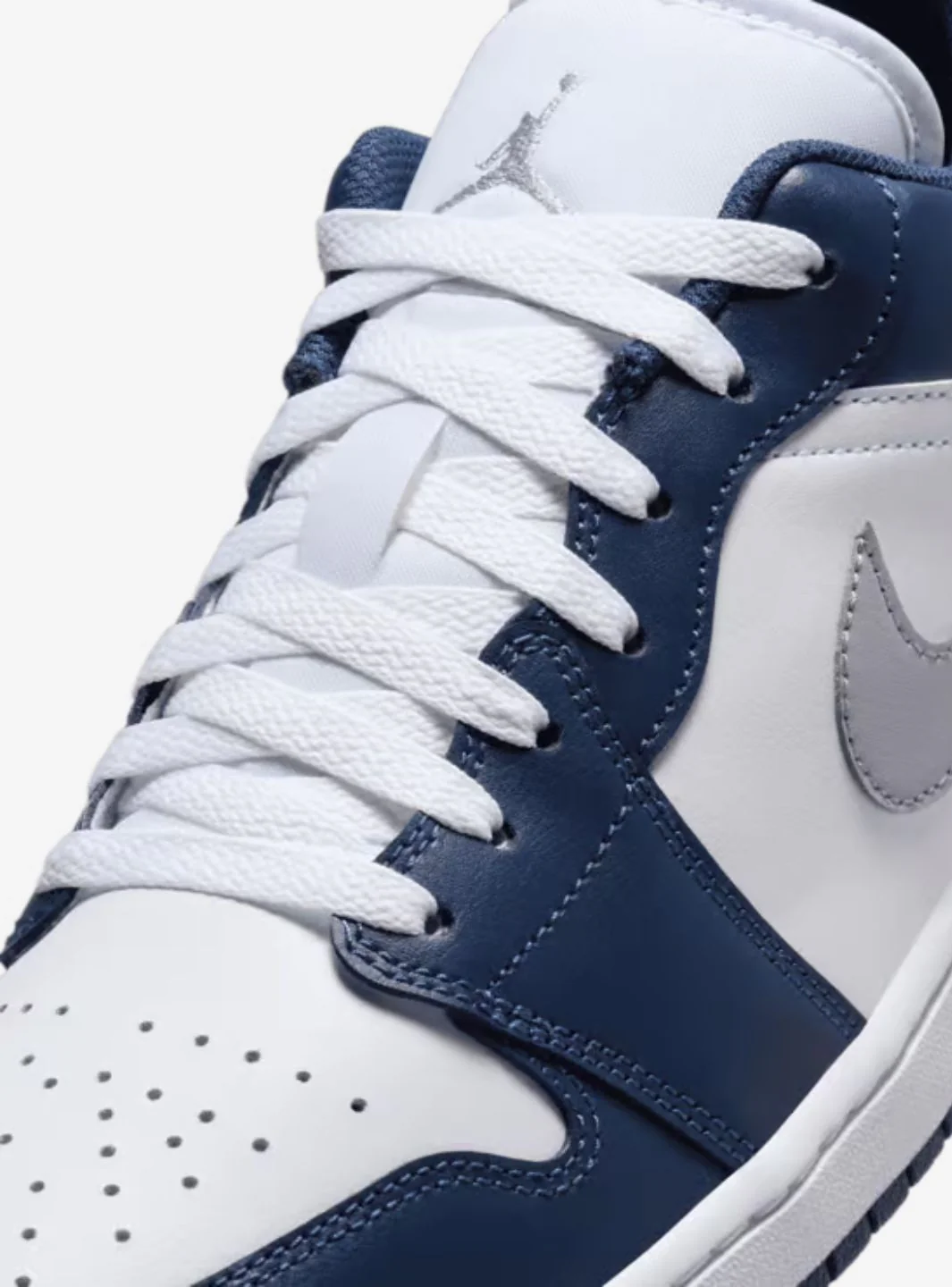 Air Jordan 1 Low Midnight Navy Wolf Grey - Image 3