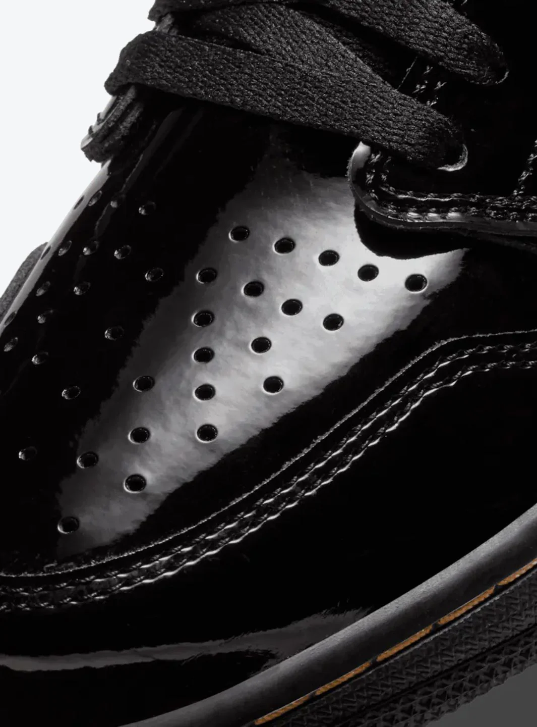 Air Jordan 1 Retro High Black Metallic Gold (2020) - Image 4