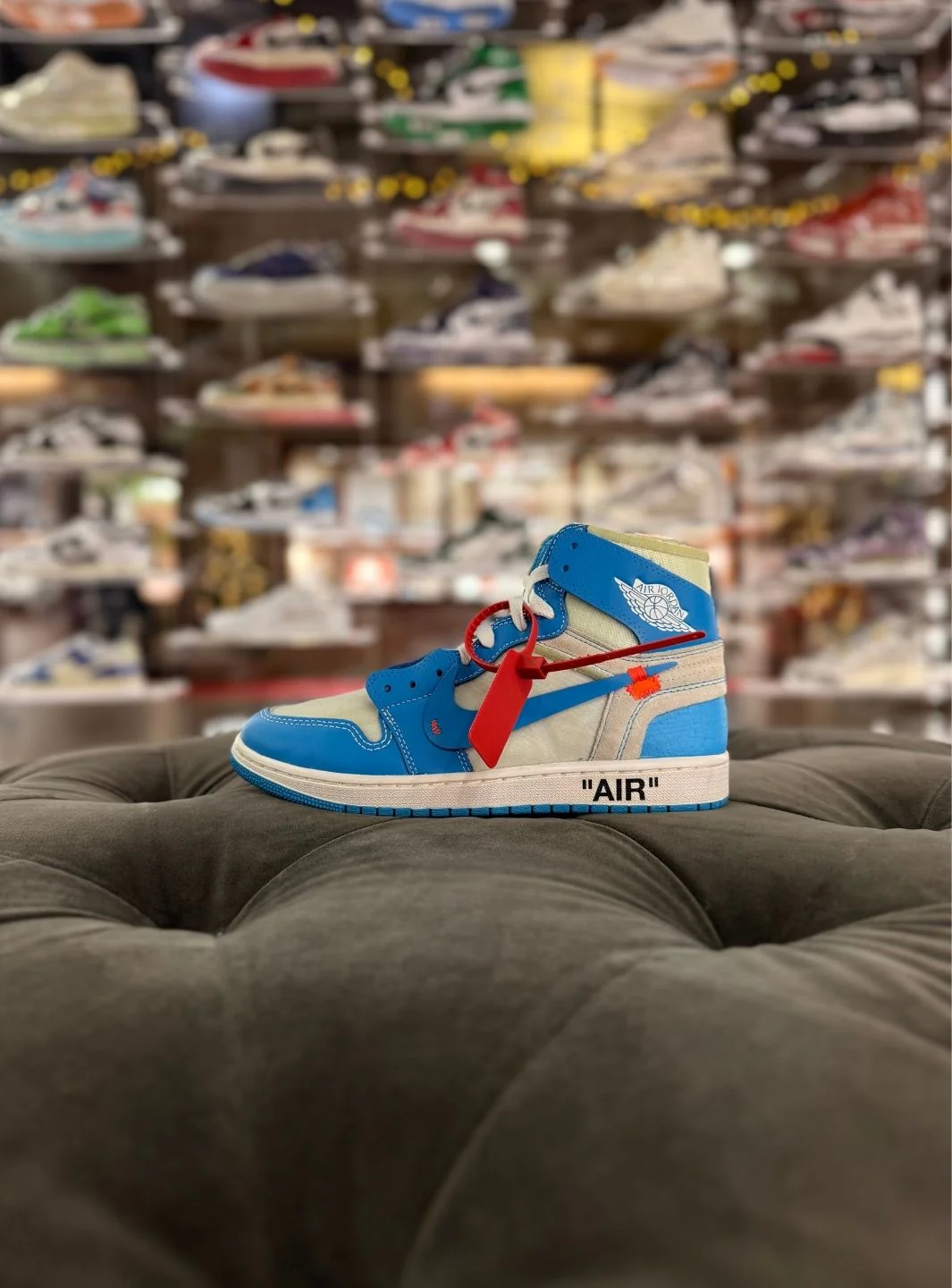 Air Jordan 1 Retro High Off-White University Blue - Usato 9/10