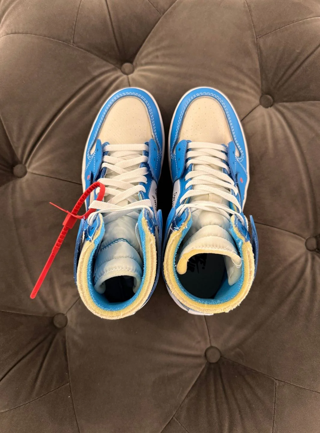 Air Jordan 1 Retro High Off-White University Blue - Usato 9/10 - Image 6