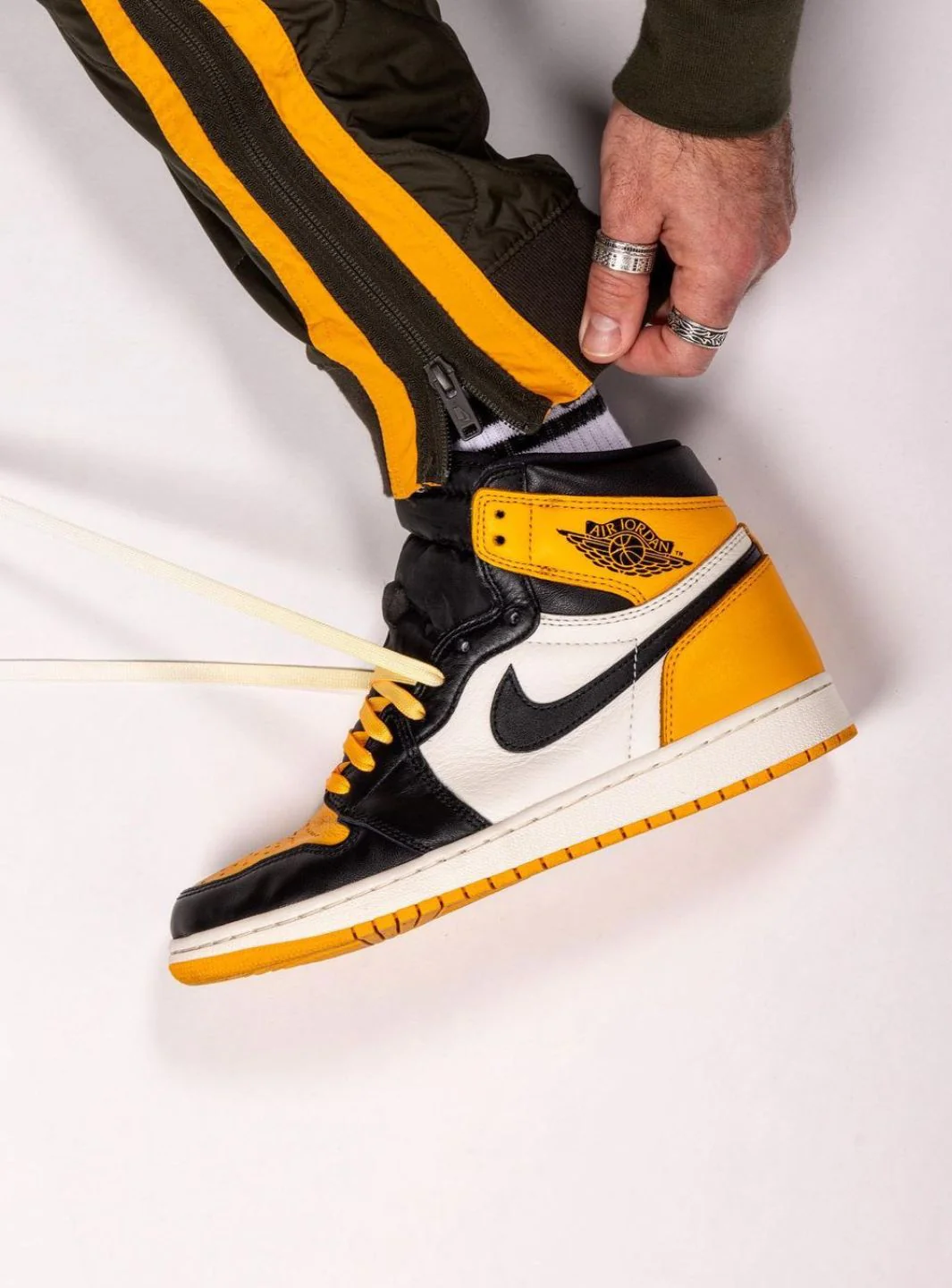 Air Jordan 1 Retro High OG Taxi - Image 7
