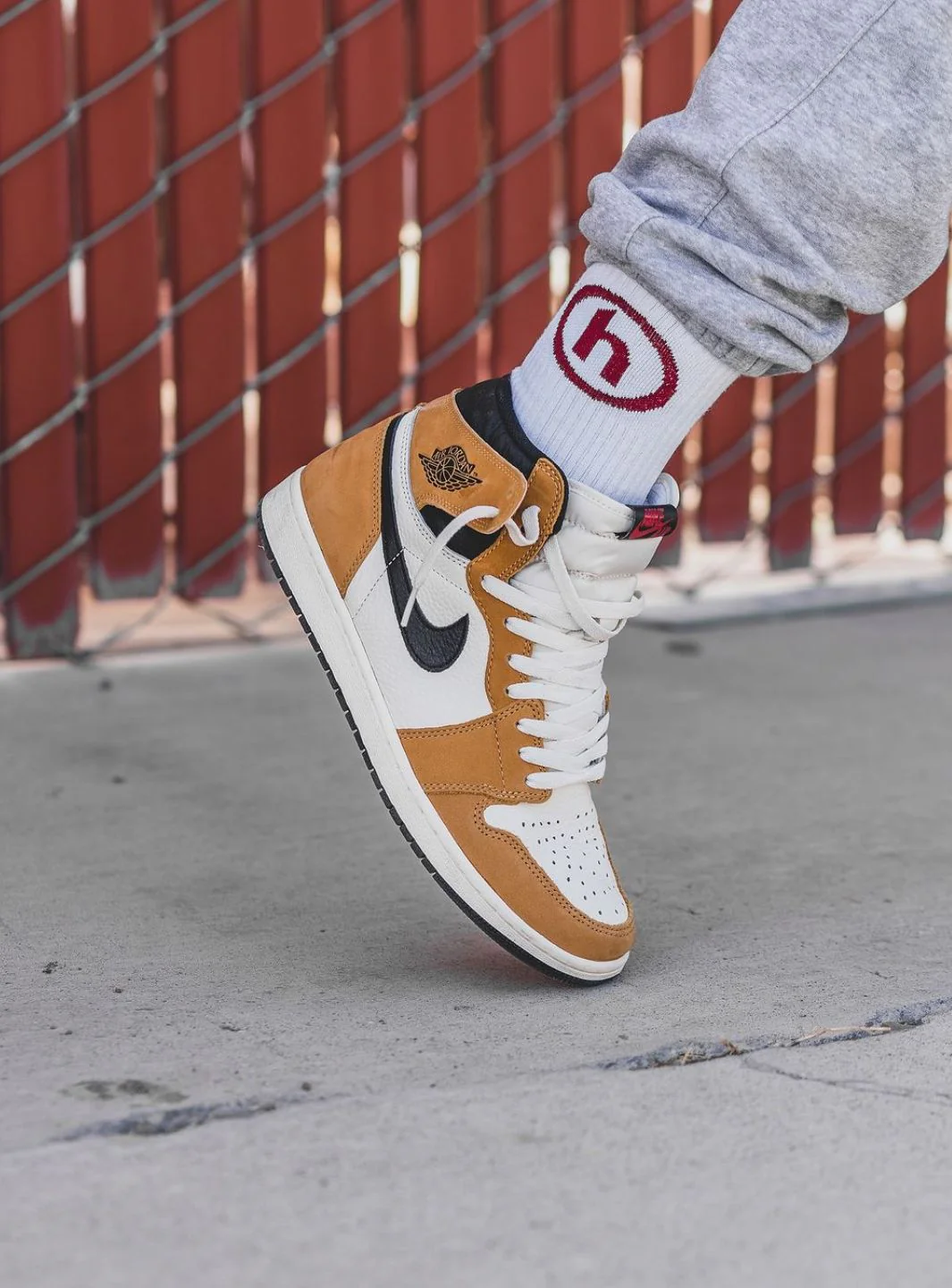 Air Jordan 1 Retro High Rookie of the Year - Image 9