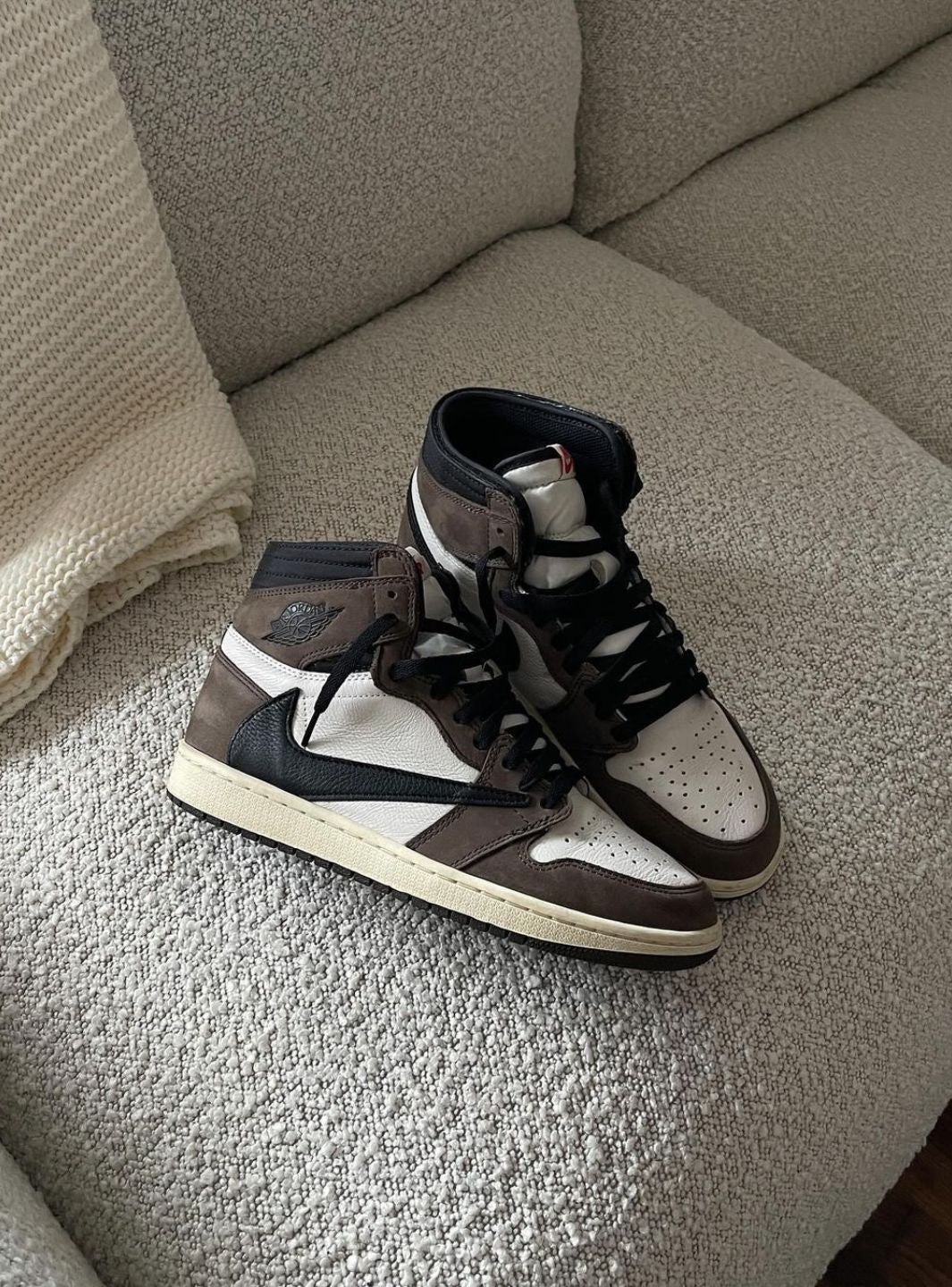 Air Jordan 1 Retro High OG SP Travis Scott Mocha - Image 5