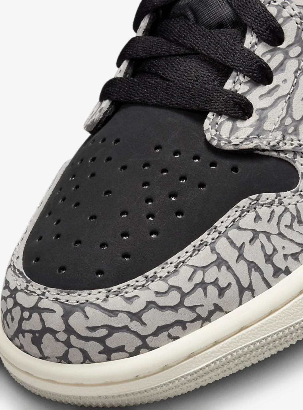Air Jordan 1 Retro Low OG Black Cement - Image 3