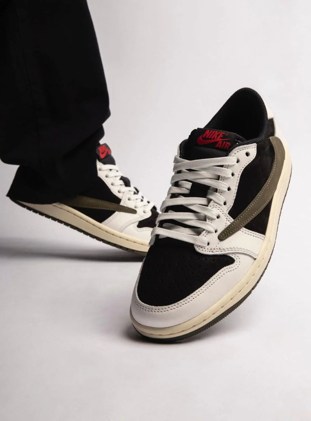 Air Jordan 1 Retro Low OG SP Travis Scott Olive - Image 12