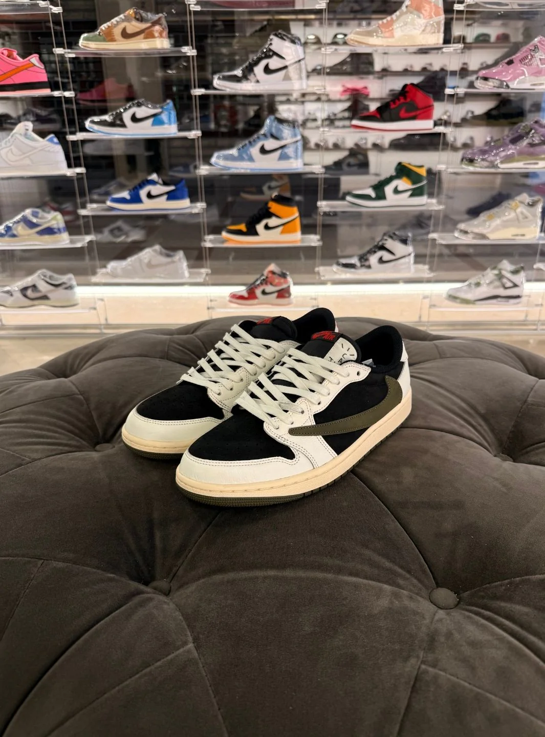 Air Jordan 1 Retro Low OG SP Travis Scott Olive - Usato 9.9/10 - Image 3