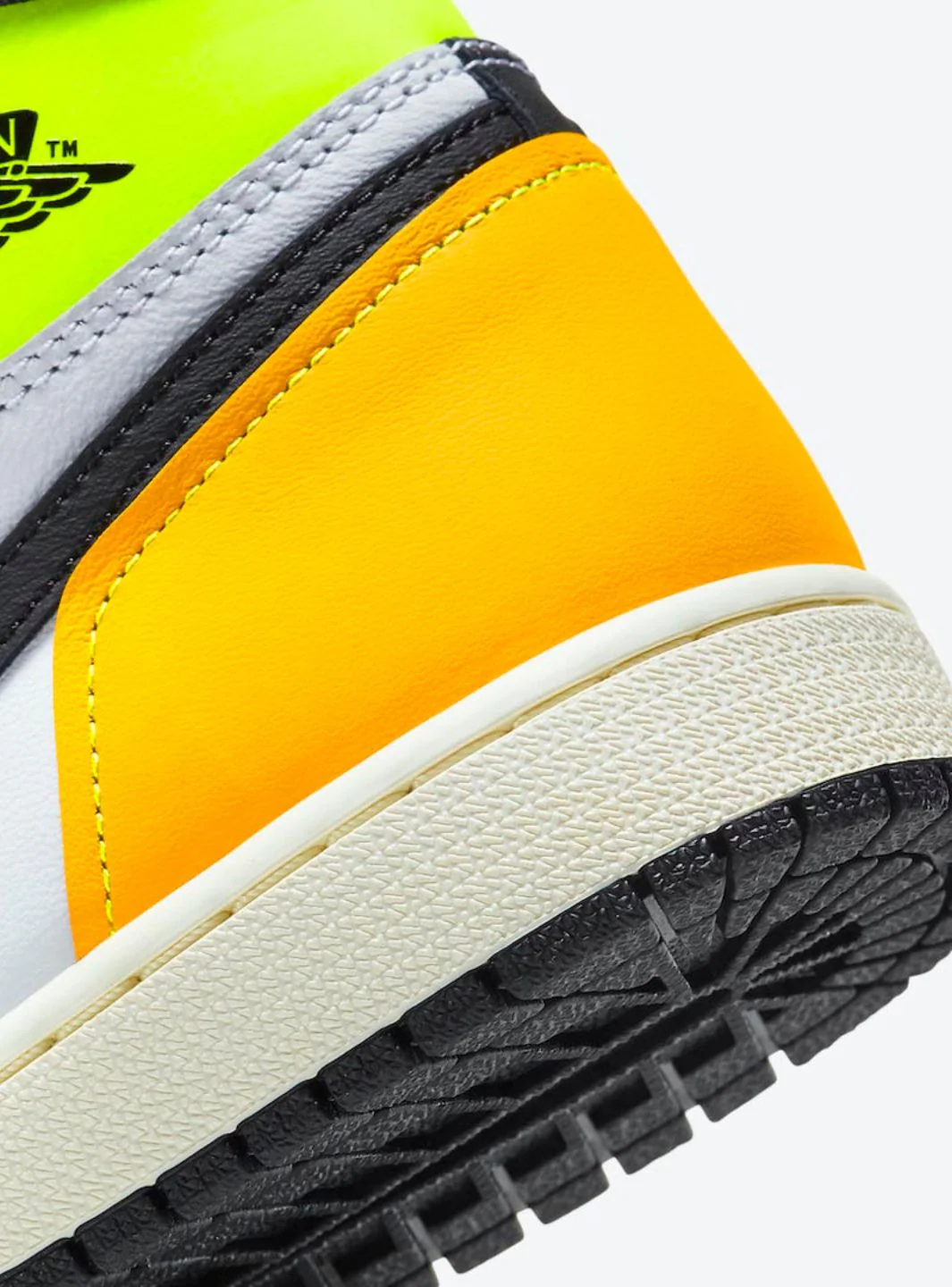 Air Jordan 1 Retro High White Black Volt University Gold - Image 5