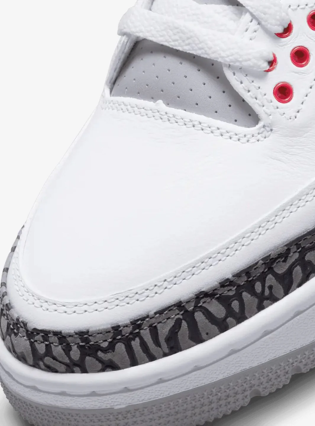 Air Jordan 3 Retro Fire Red (2022) - Image 3