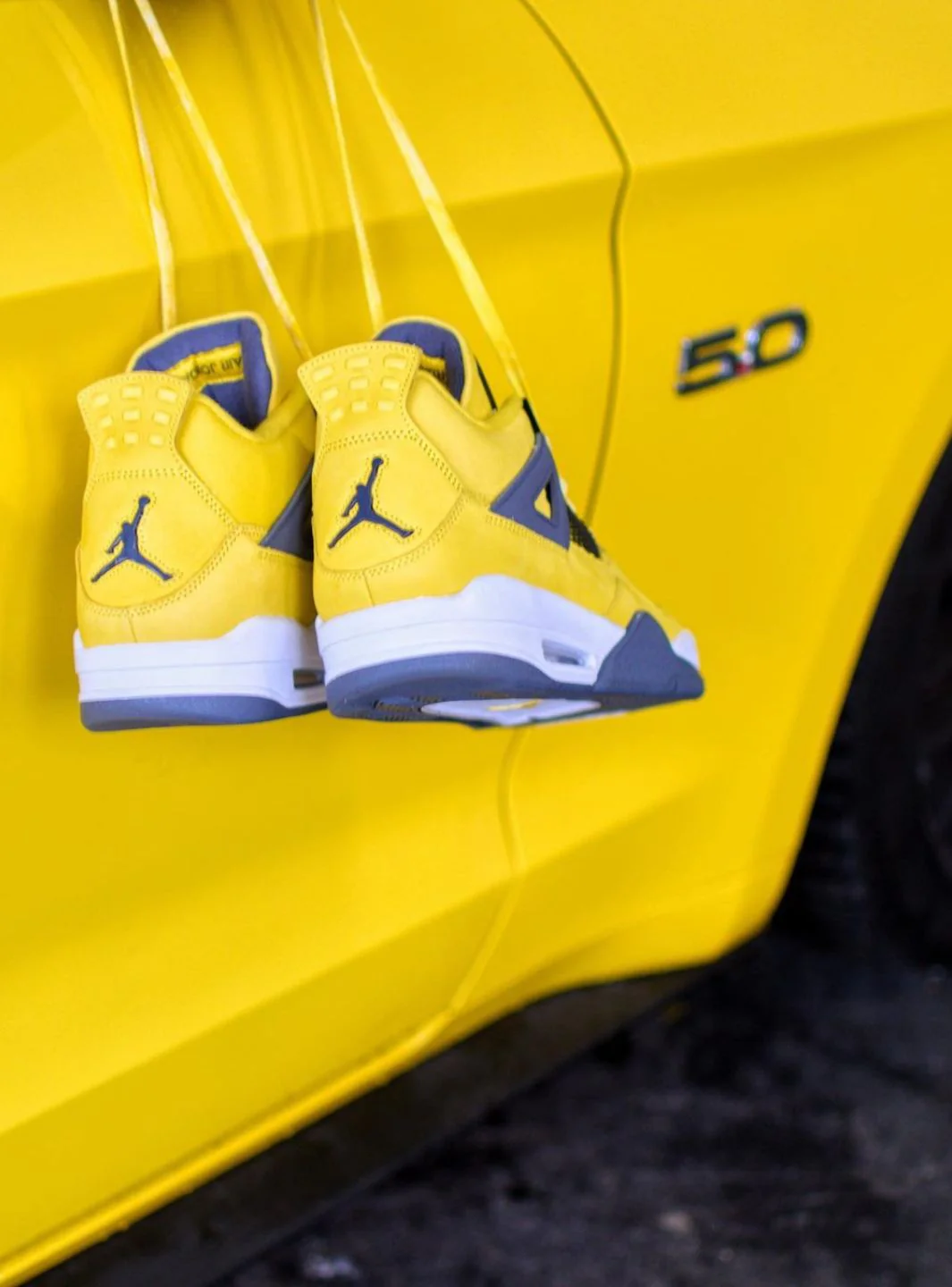 Air Jordan 4 Retro Lightning (2021) - Image 10