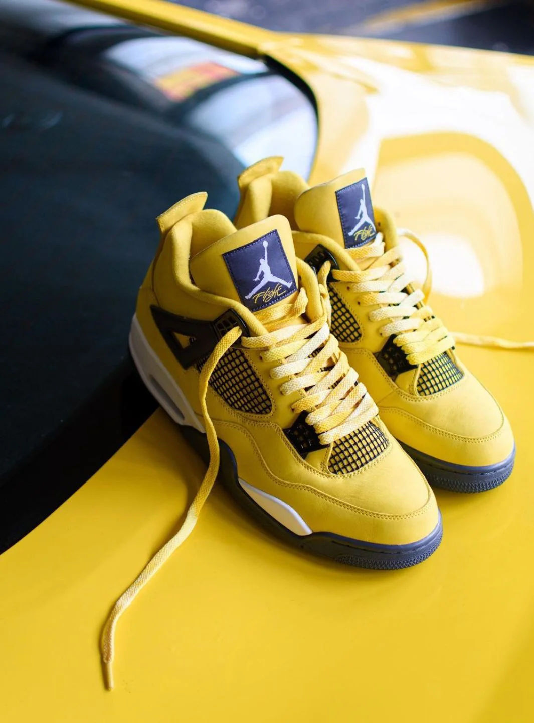 Air Jordan 4 Retro Lightning (2021) - Image 9