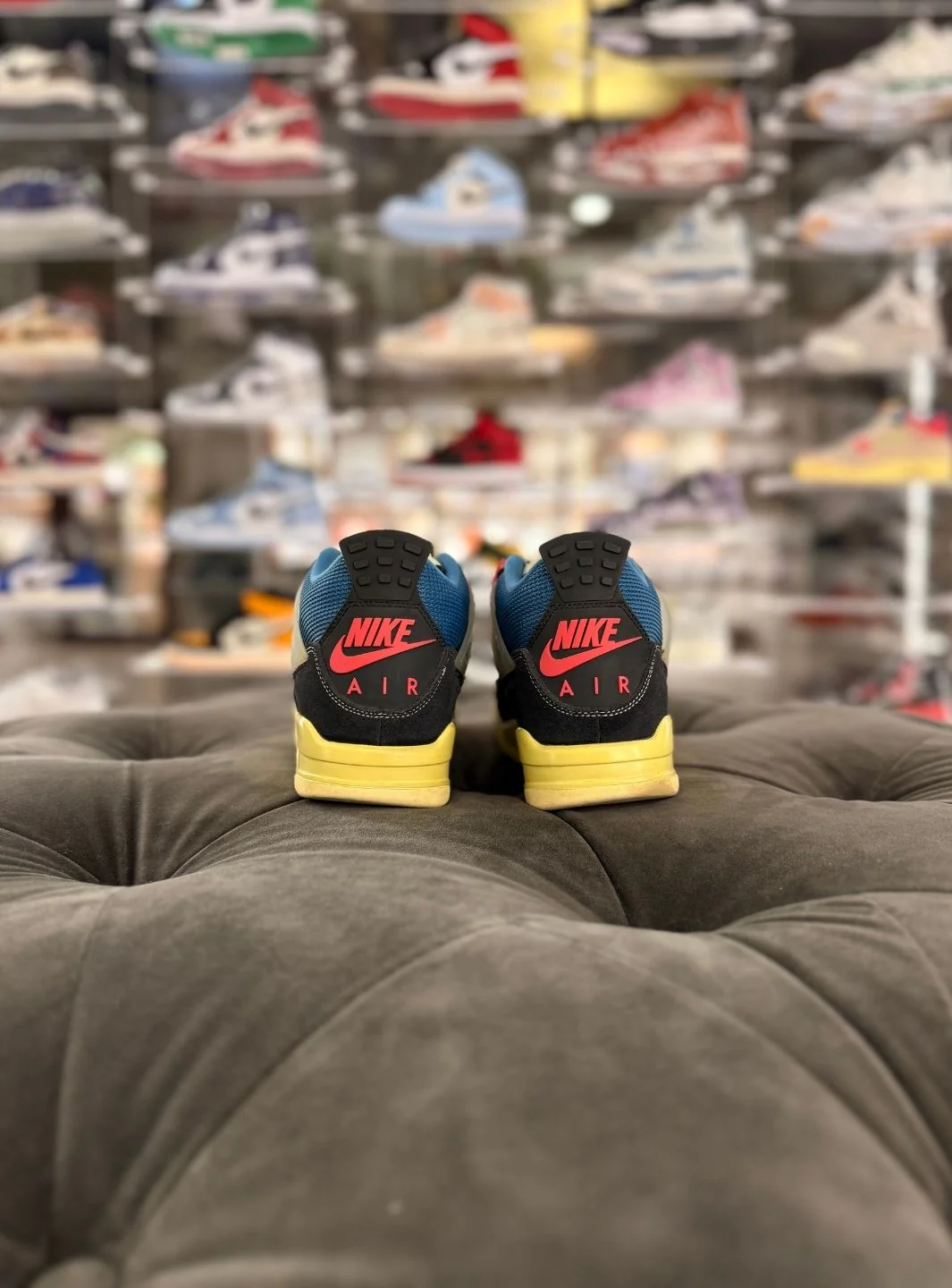 Air Jordan 4 Retro Union Off Noir - Usato 9/10 - Image 4