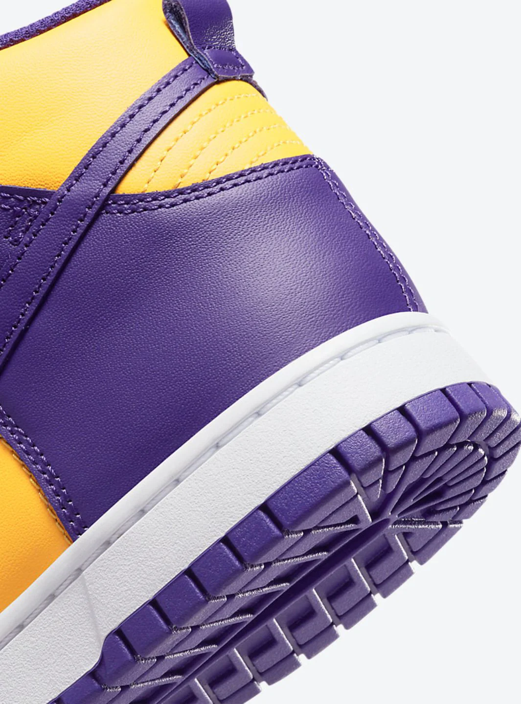 Nike Dunk High Lakers - Image 5