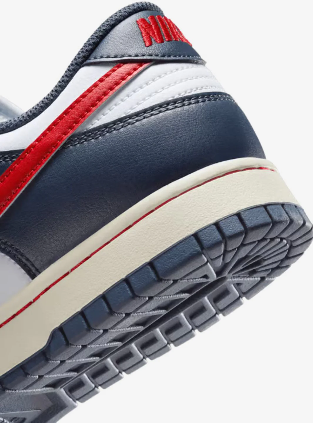 Nike Dunk Low Boston Red Sox - Image 4