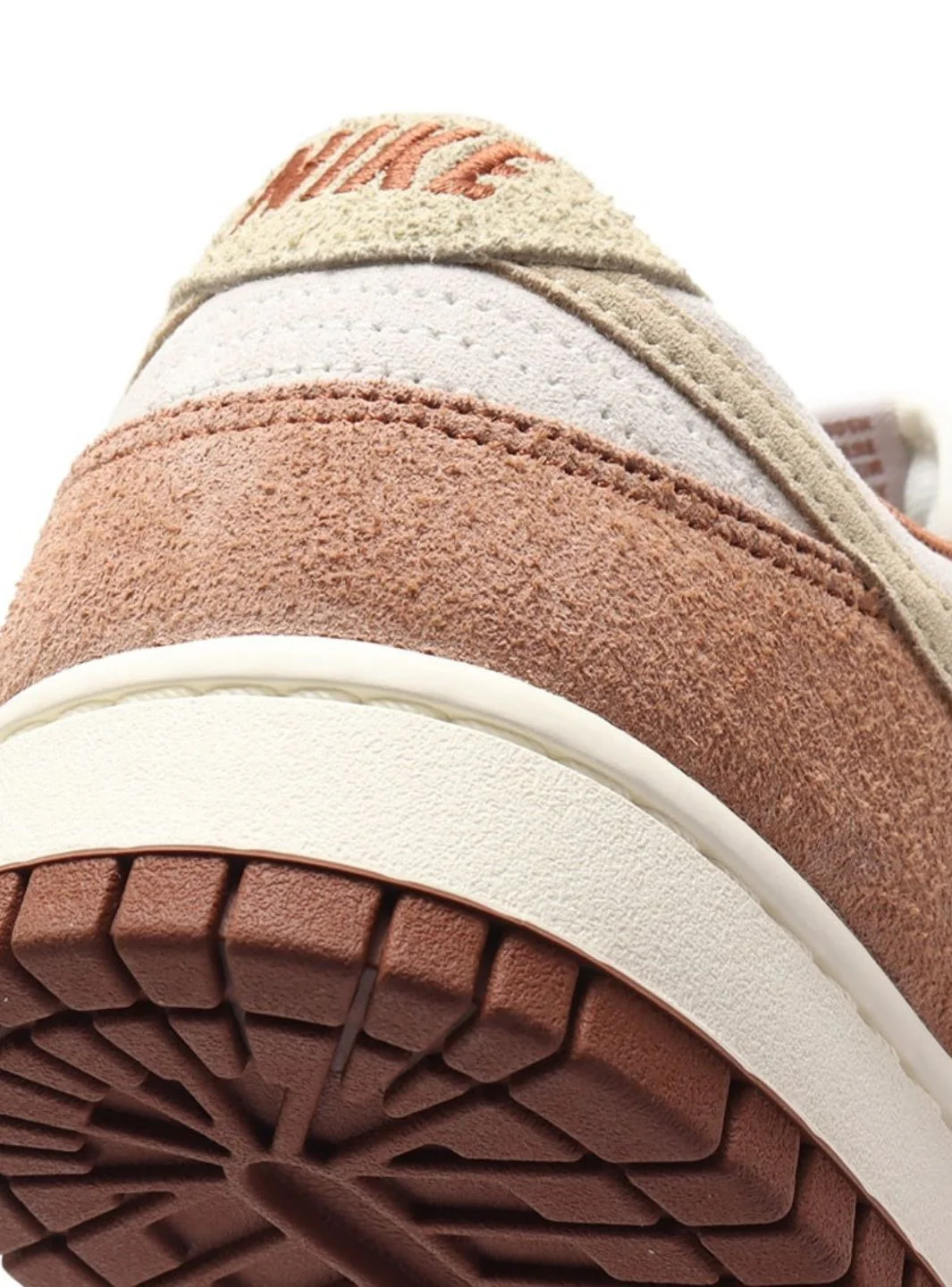 Nike Dunk Low Medium Curry - Image 5