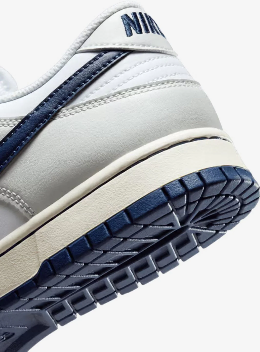 Nike Dunk Low New York Yankees - Image 3