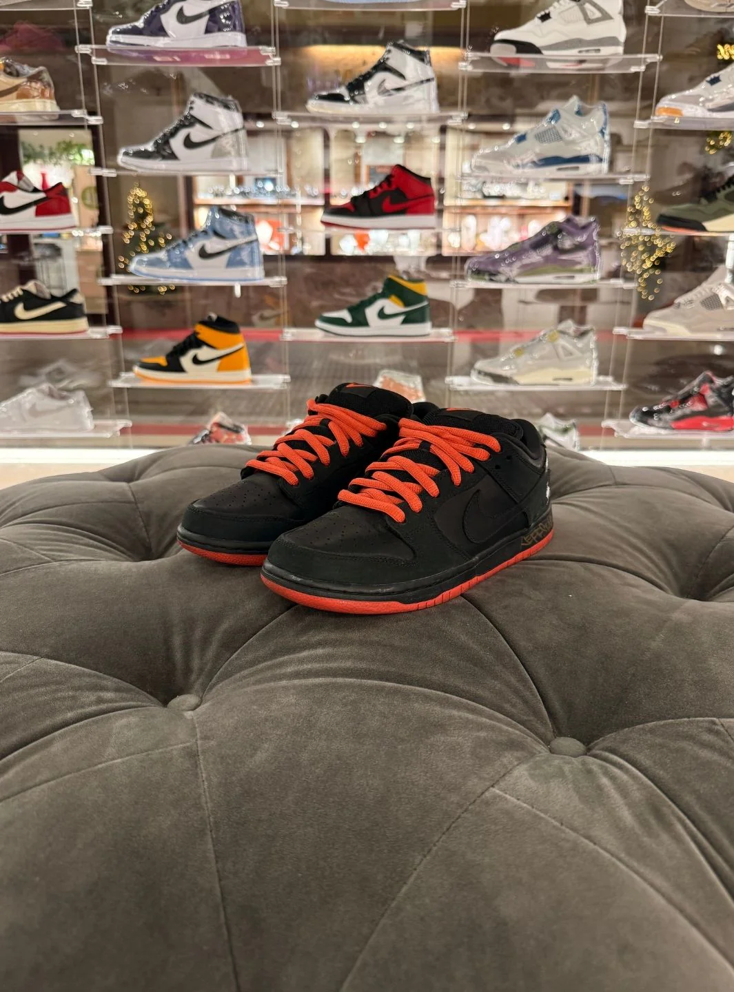 Nike SB Dunk Low Black Pigeon Signed Jeff Staple - Usato 9/10 - Image 3