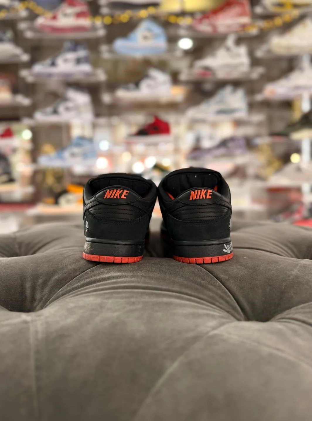 Nike SB Dunk Low Black Pigeon Signed Jeff Staple - Usato 9/10 - Image 4