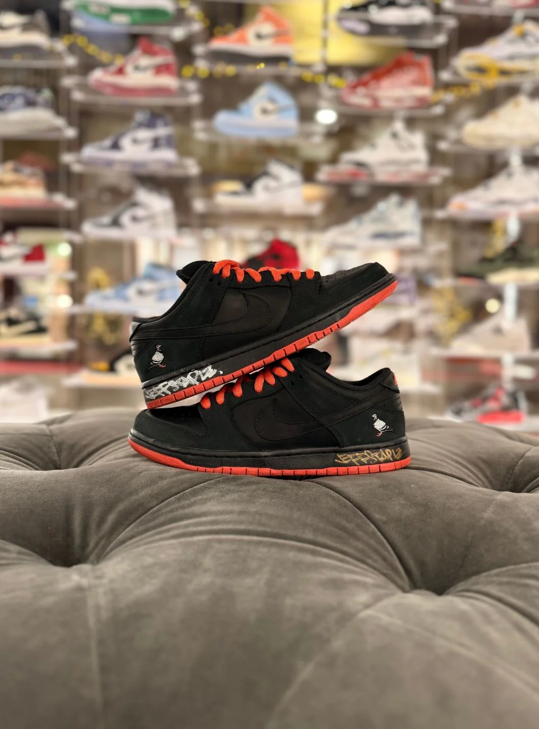 Nike SB Dunk Low Black Pigeon Signed Jeff Staple - Usato 9/10 - Image 5
