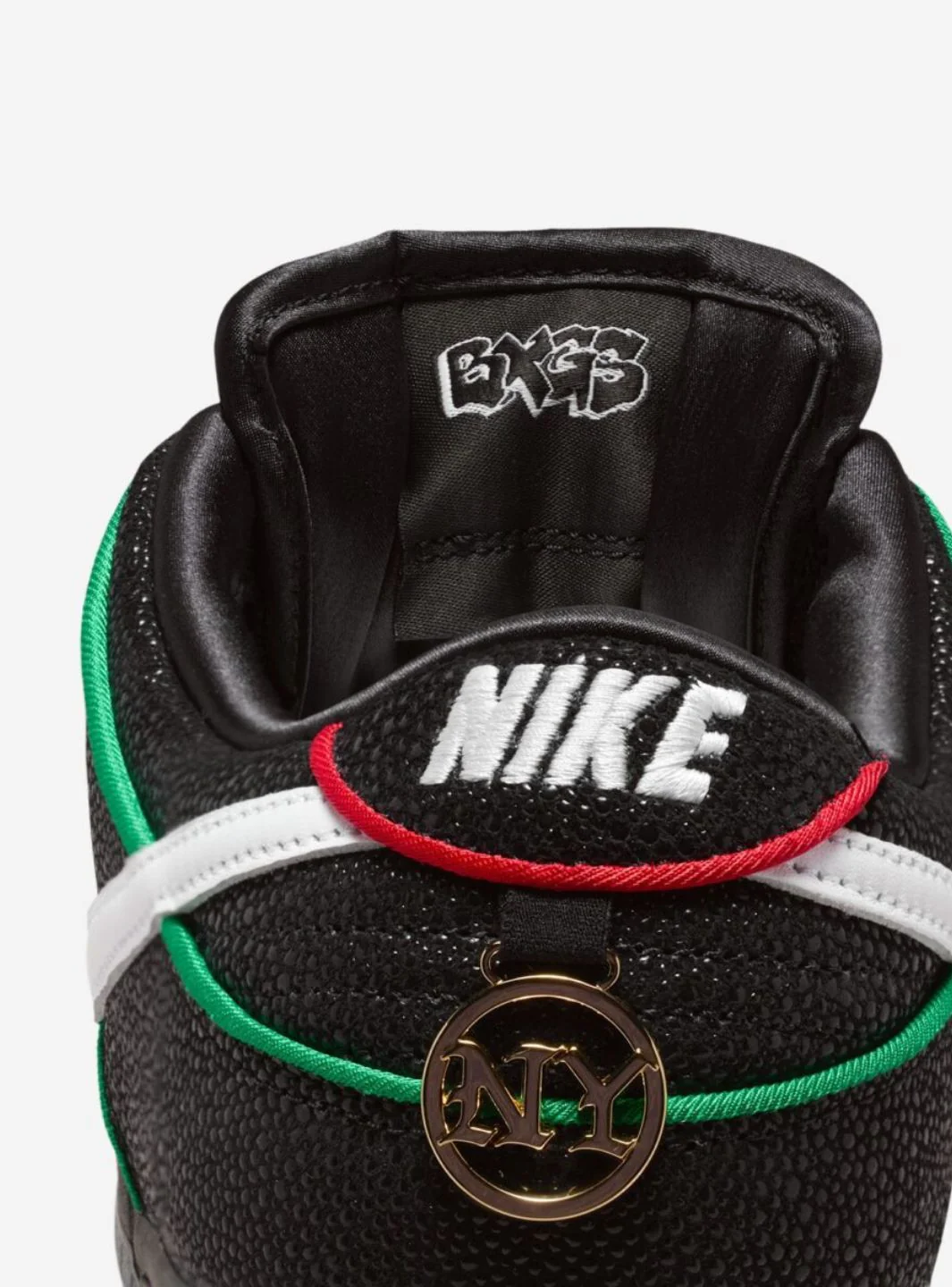 Nike SB Dunk Low Bronx Girls Skate - Image 8