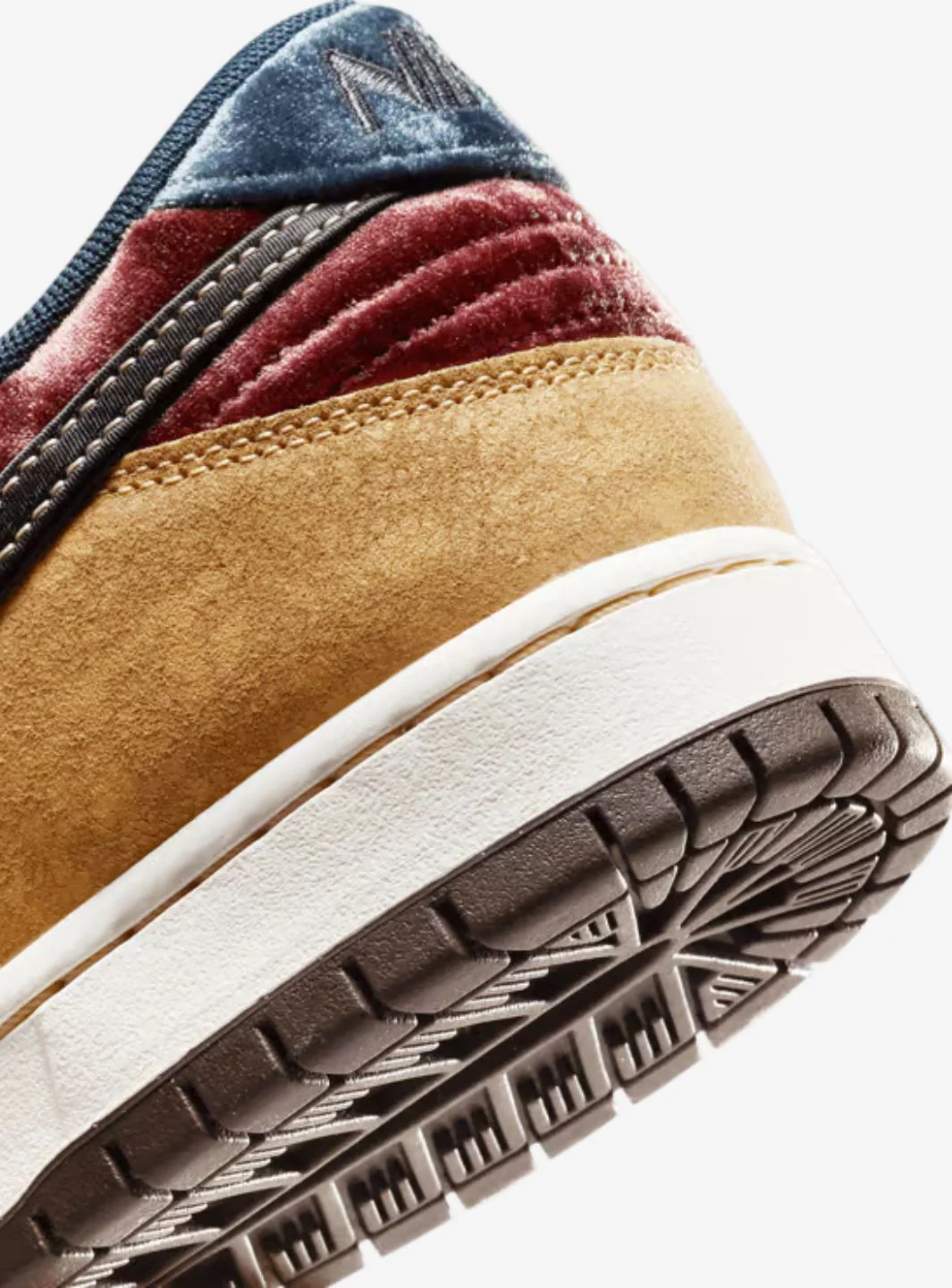 Nike SB Dunk Low City of Cinema - Image 5