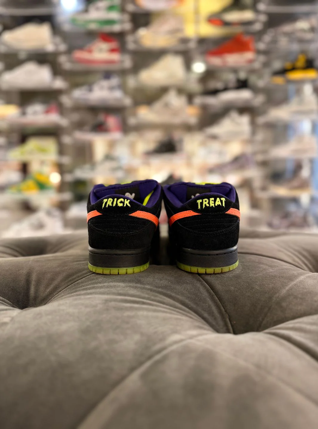 Nike SB Dunk Low Night of Mischief Halloween - Usato 9/10 - Image 4