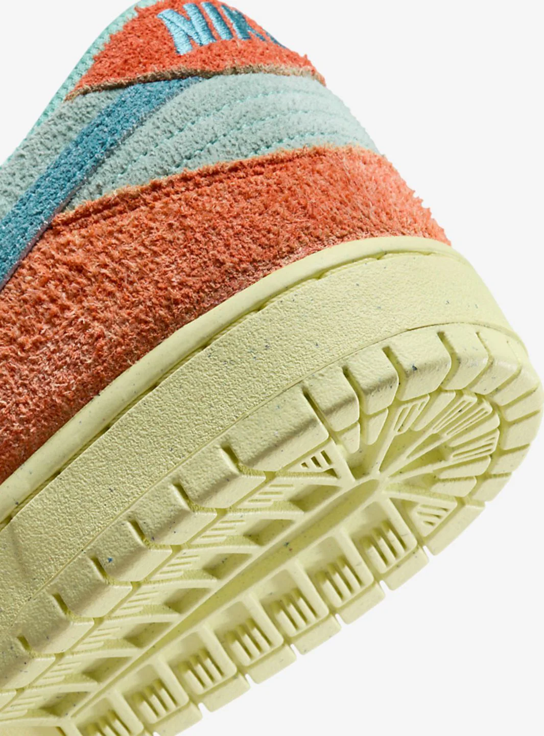 Nike SB Dunk Low Orange Emerald Rise - Image 5