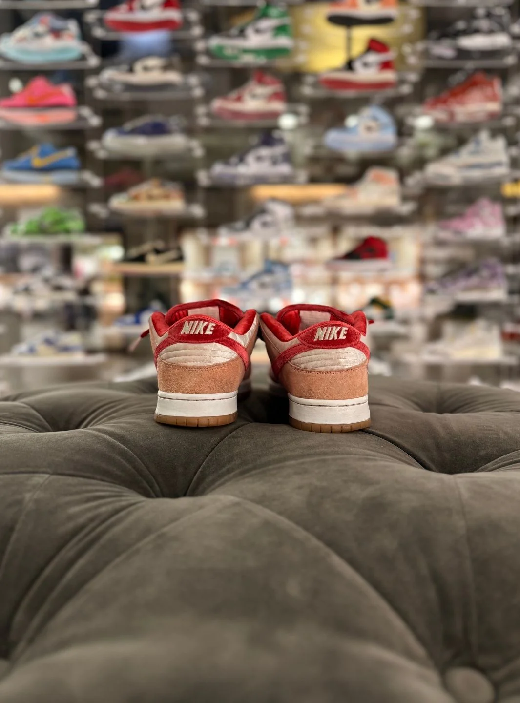 Nike SB Dunk Low StrangeLove Skateboards - Usato 9/10 - Image 4