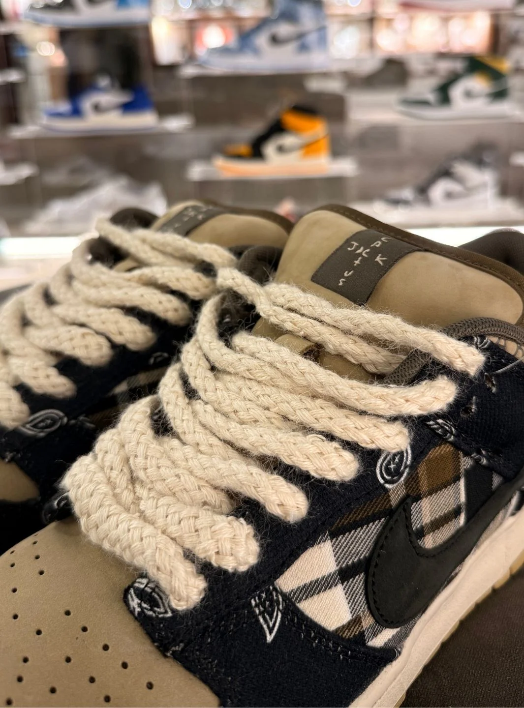 Nike SB Dunk Low Travis Scott - Usato 9.5/10 - Image 12