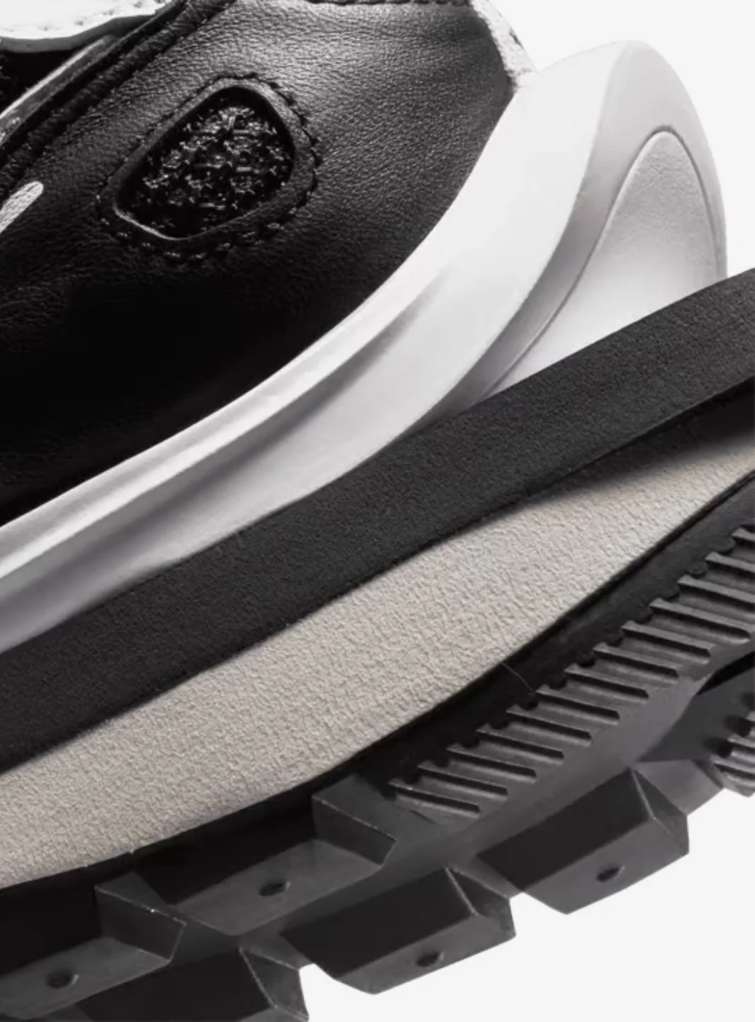 Nike Vaporwaffle Sacai Black White - Image 5
