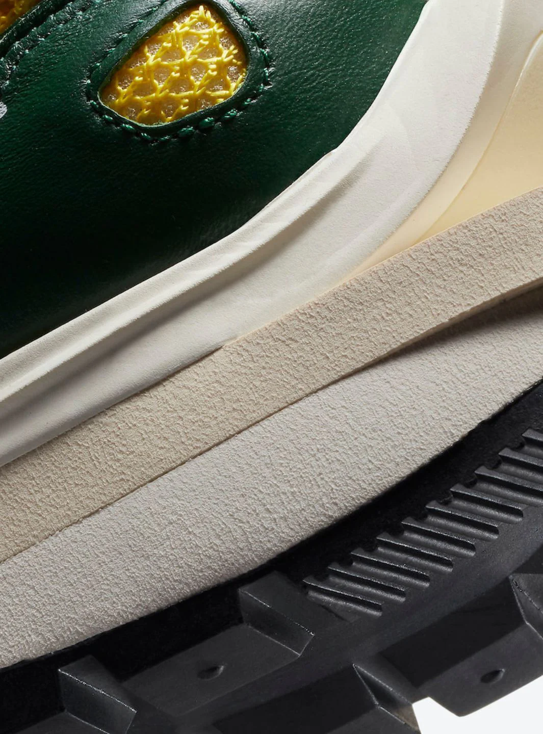 Nike Vaporwaffle Sacai Tour Yellow Stadium Green - Image 5