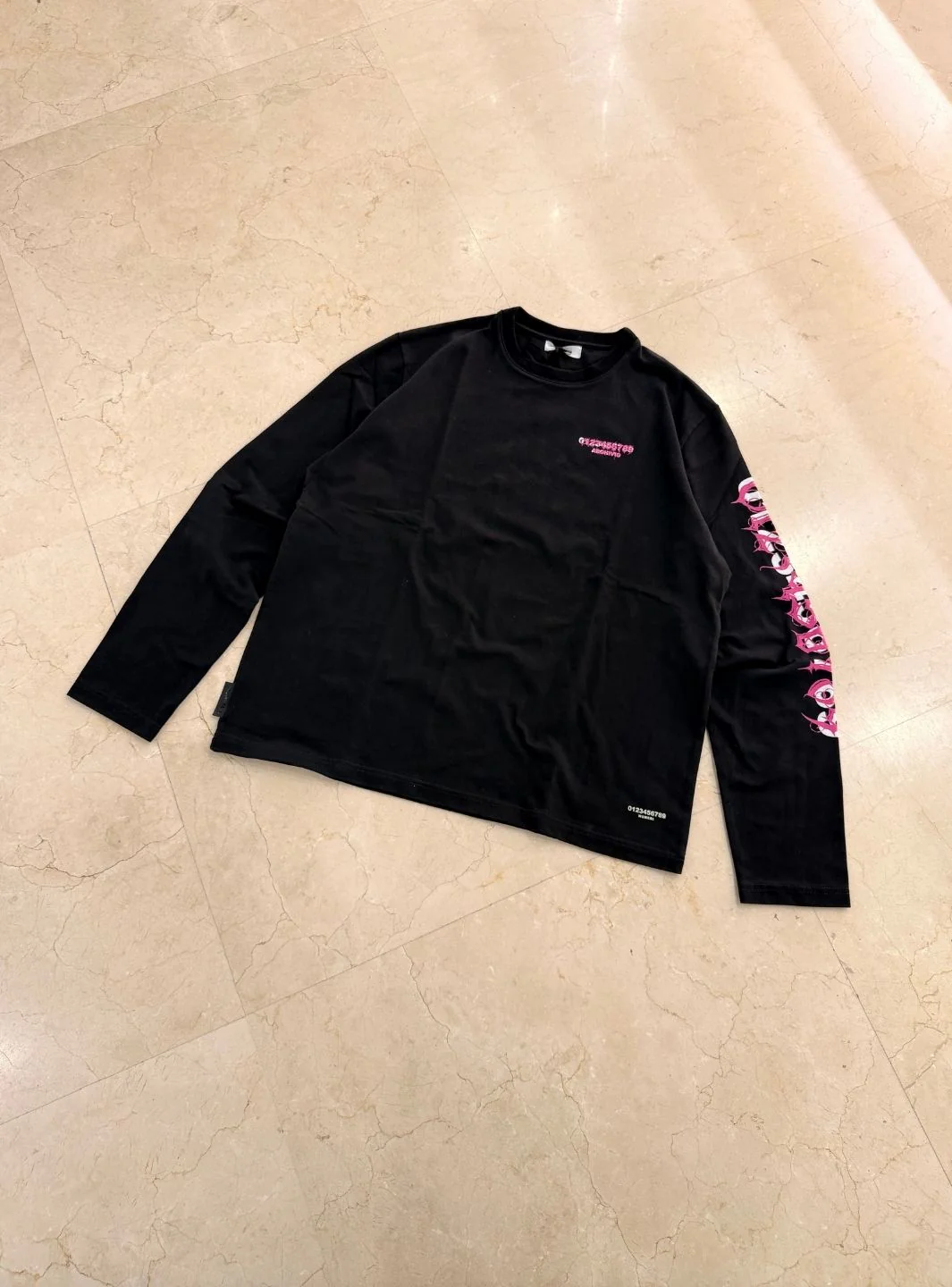 Numeri Archivio Longsleeve Black Fuchsia - Image 3