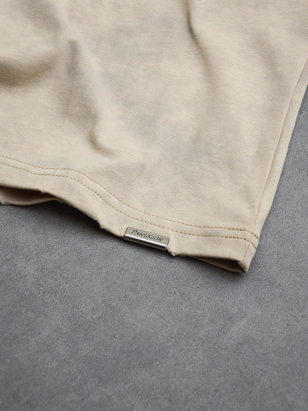 Pantalón Distressed Stone Washed T-Shirt Sand - Image 4